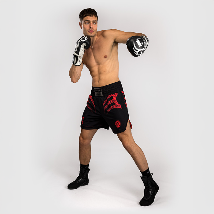 Venum X Mike Tyson Everyone has a plan Bokse&shy;shorts Sort R&oslash;d