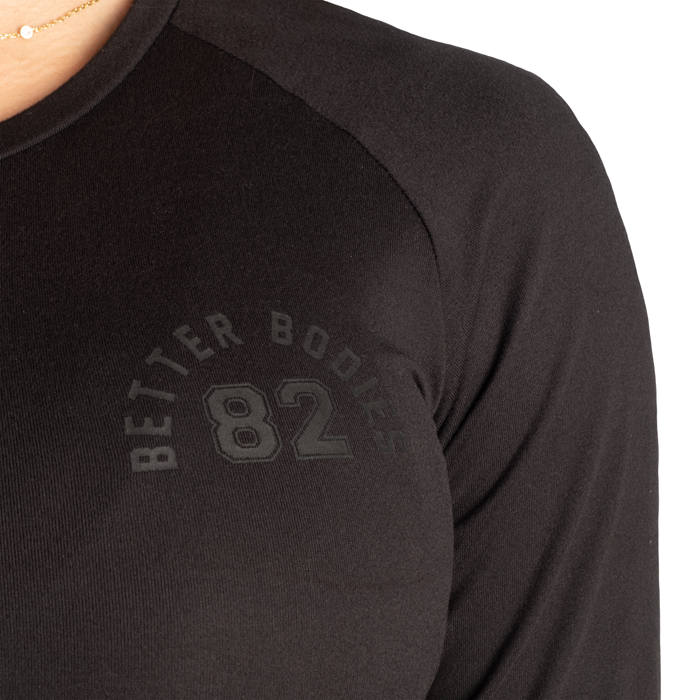 82 Lang&aelig;rmet T-shirt Sort