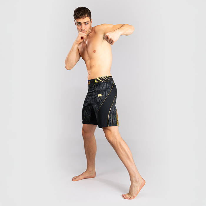 UFC Zenith by Venum Fight Night Fightshorts Lang model Sort Guld